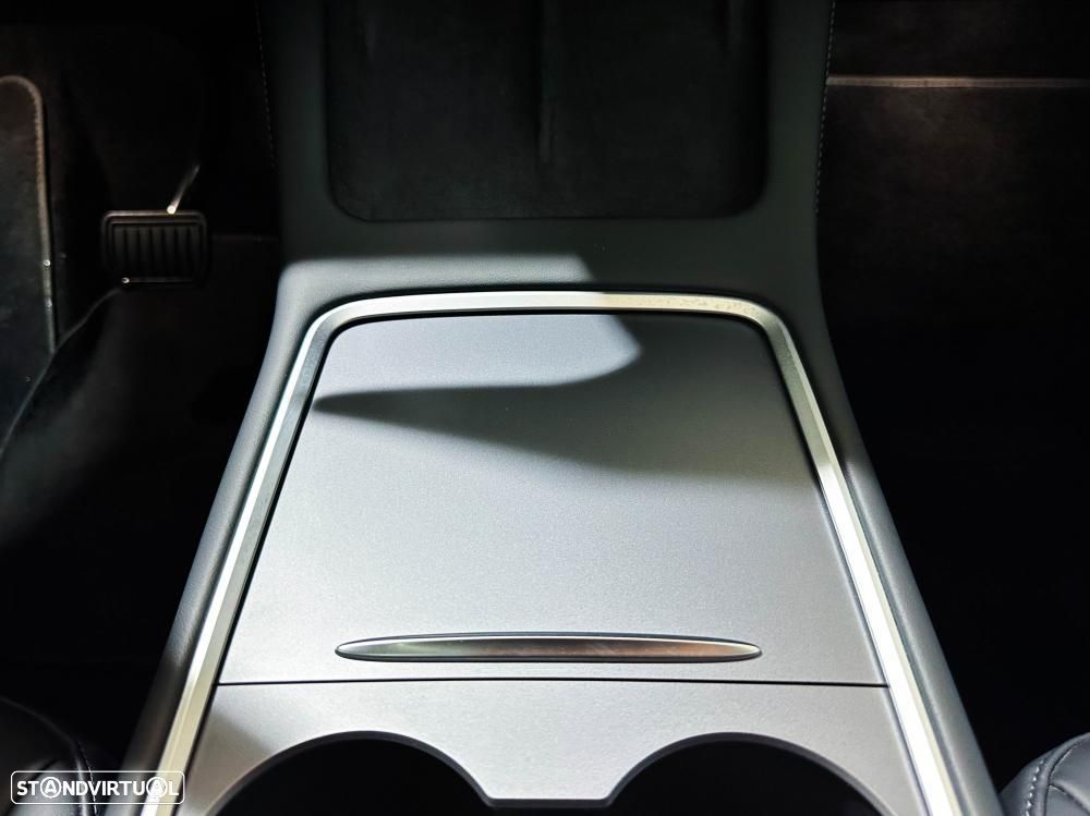 Tesla Model Y Long Range Dual Motor AWD - 38
