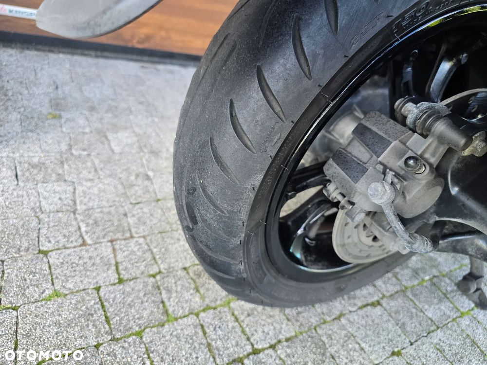 Yamaha NMAX - 18