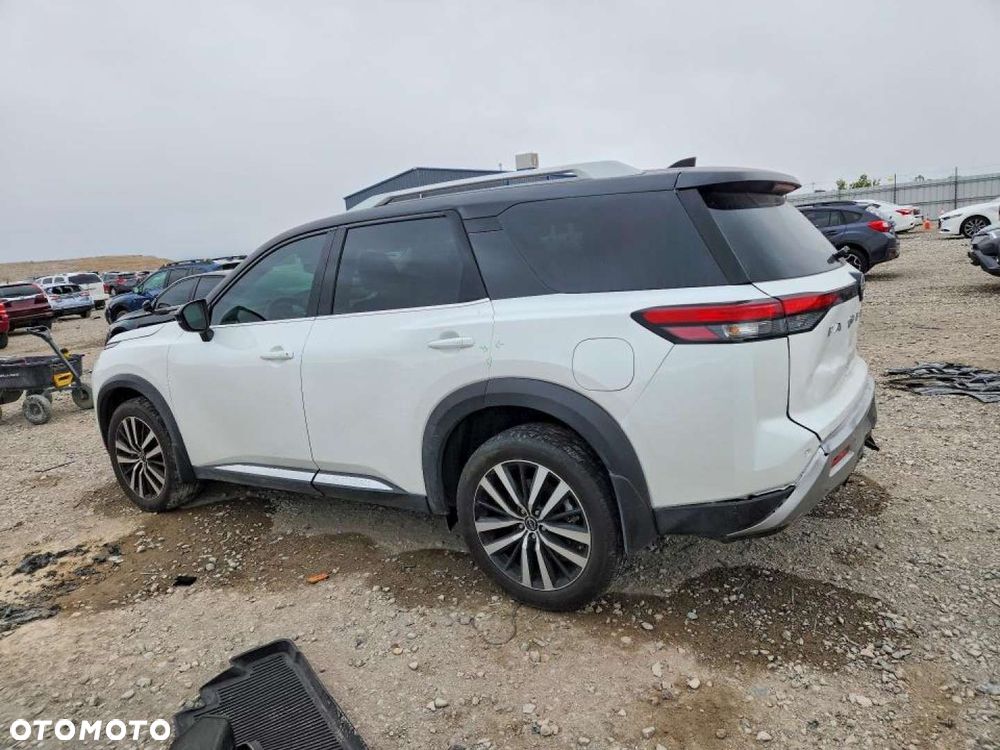 Nissan Pathfinder - 2