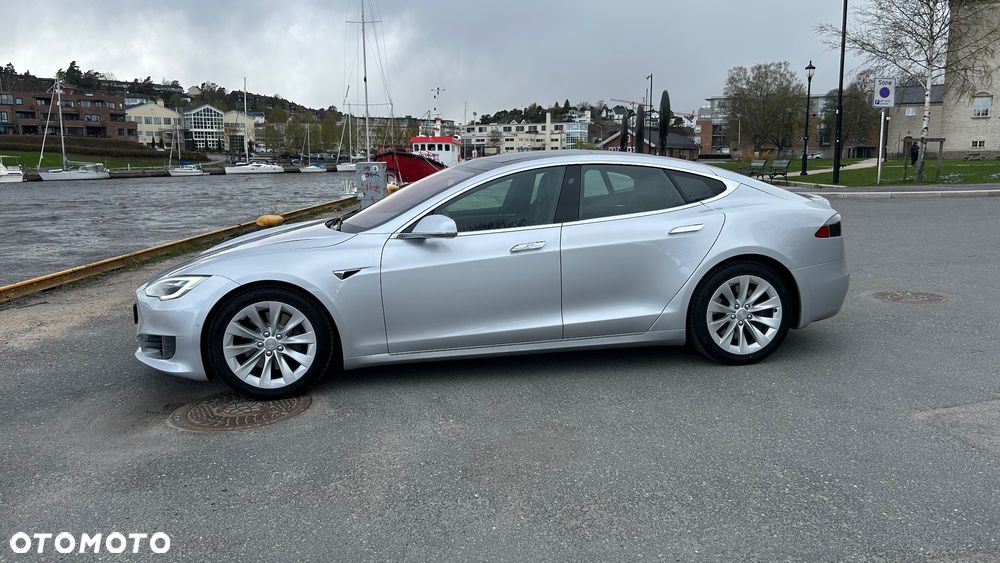 Tesla Model S - 11