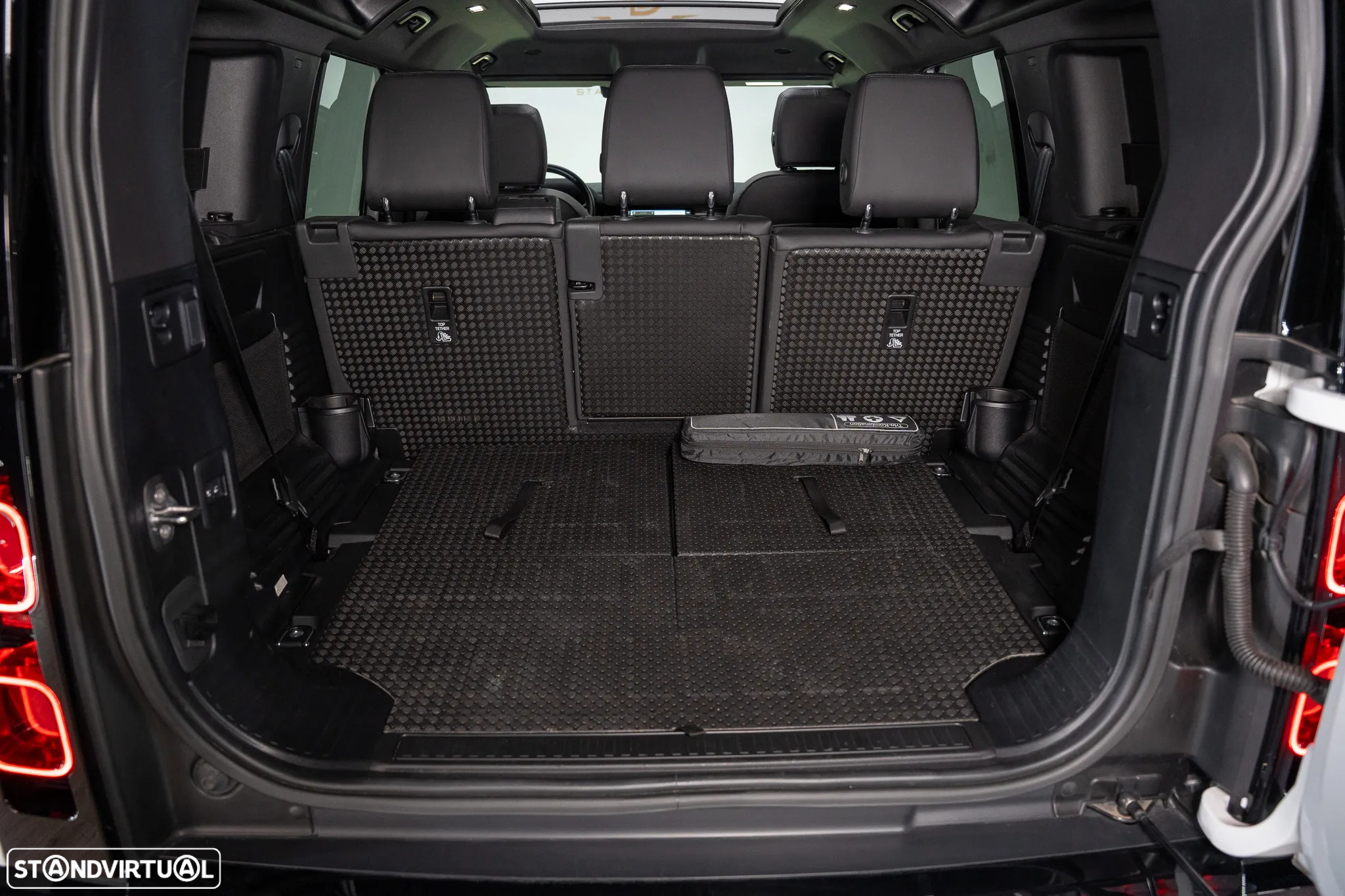 Land Rover Defender 3.0 D250 110 AWD X-Dynamic SE - 28
