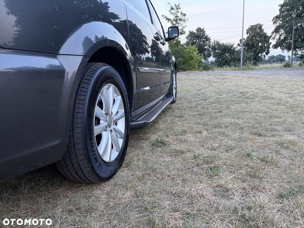Chrysler Town & Country - 5