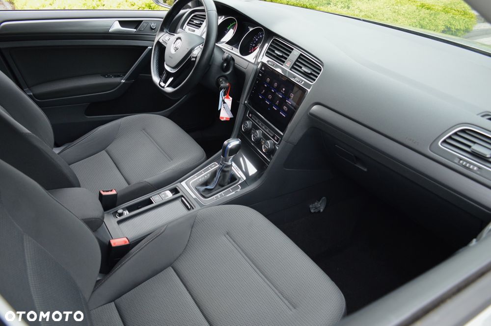 Volkswagen Golf - 26