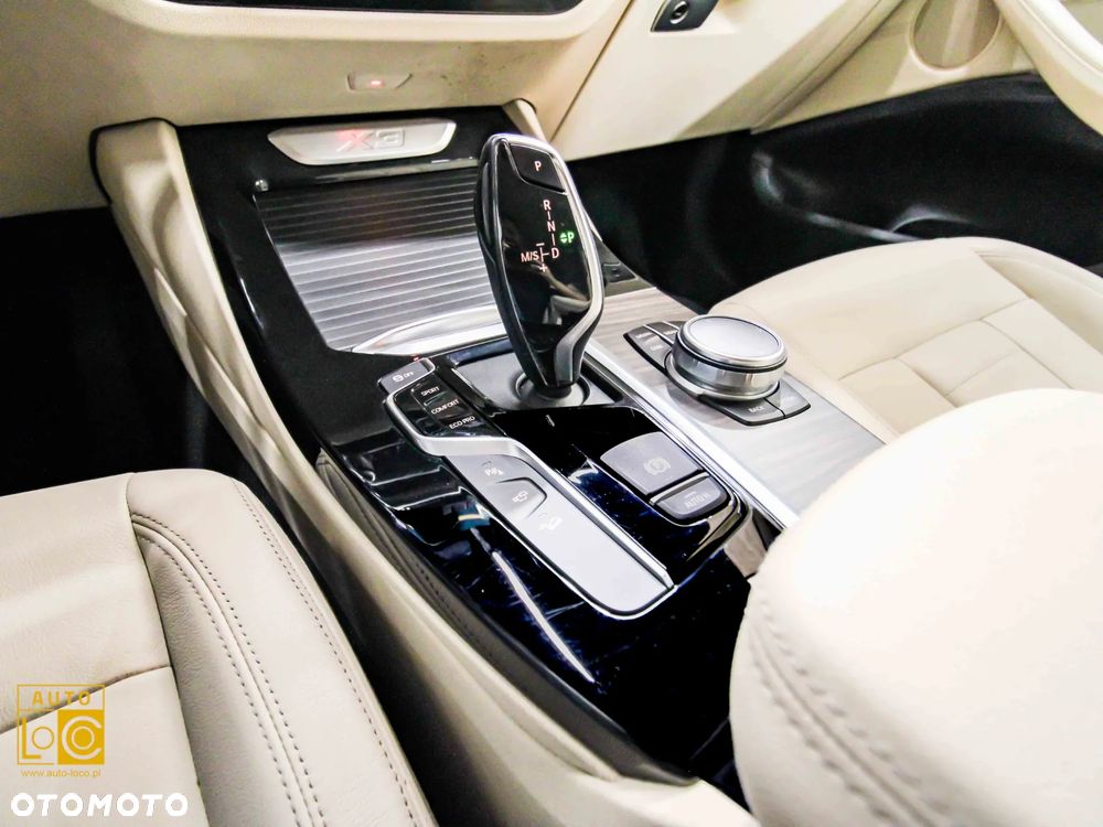 BMW X3 xDrive20i Luxury Line - 26
