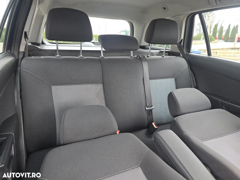 Opel Astra 1.6 Caravan - 11