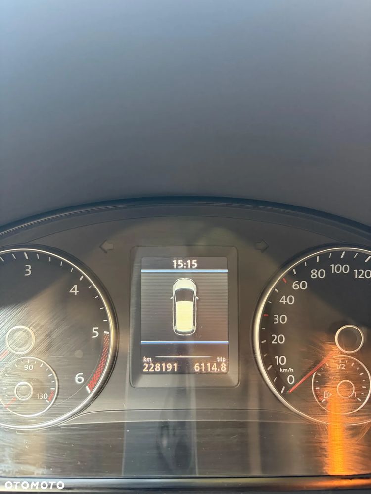 Volkswagen Touran 1.6 TDI DPF BlueMotion Technology Highline - 20