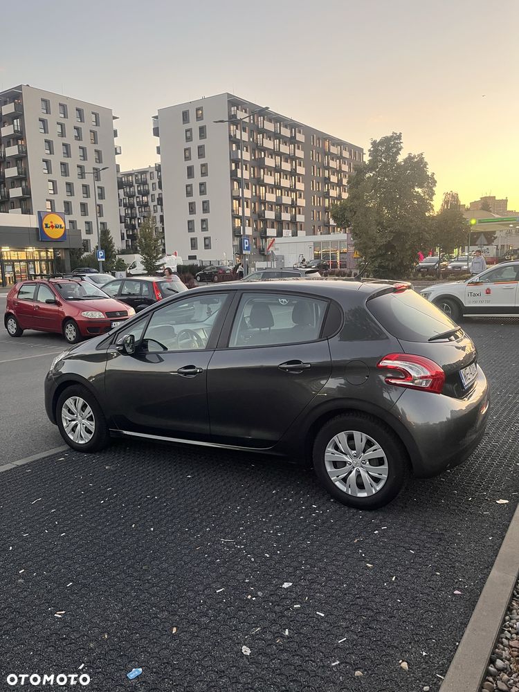 Peugeot 208 - 3