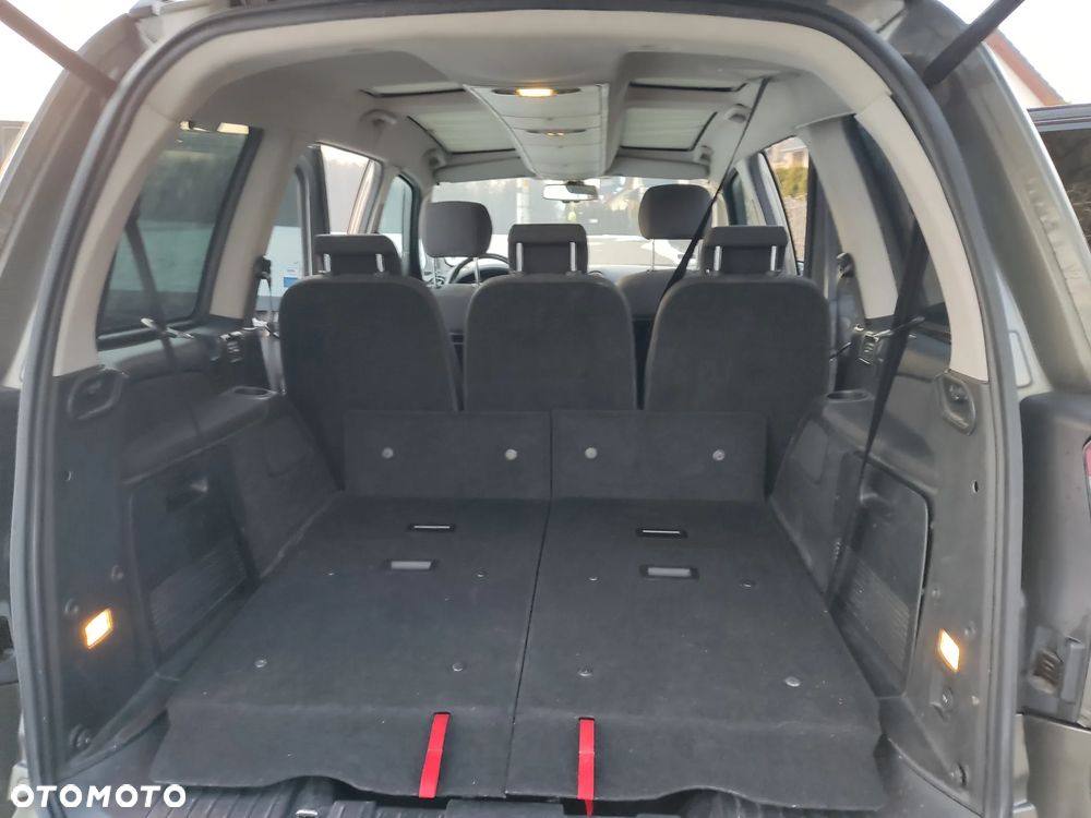 Ford Galaxy 2.2 TDCi Titanium - 12
