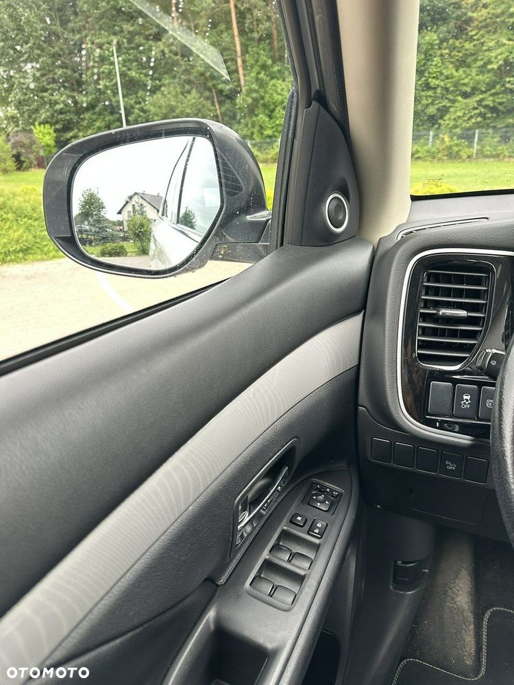 Mitsubishi Outlander - 16