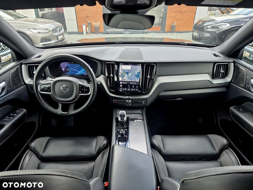 Volvo XC 60 B4 D AWD Plus Dark - 8