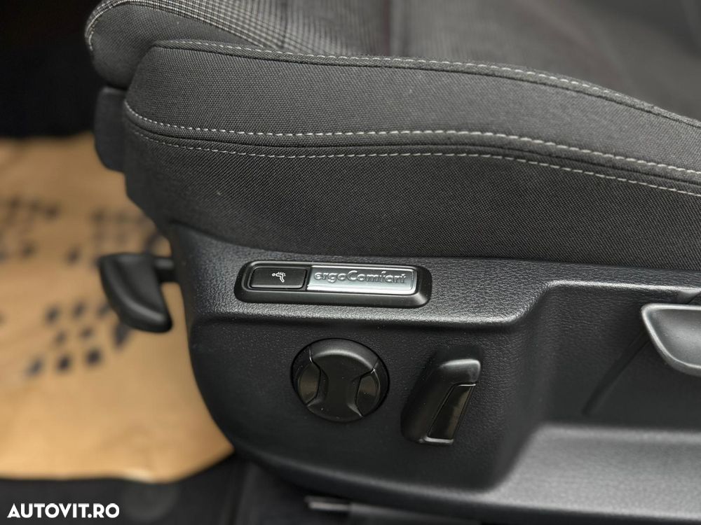 Volkswagen Passat 2.0 TDI DSG Comfortline - 23