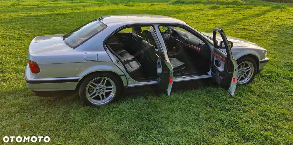 BMW Seria 7 740i - 23