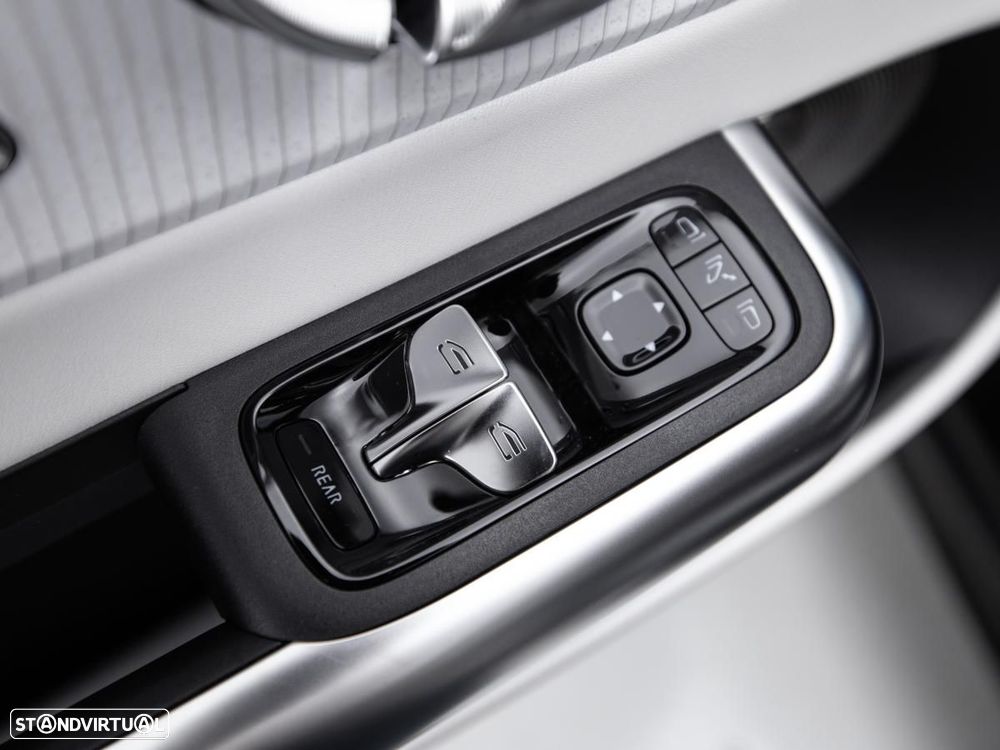 Mercedes-Benz CLA 350 EQ 4Matic - 21