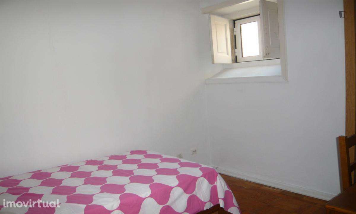 Quarto - localizado em Montes Claros Coimbra - Grande imagem: 2/16