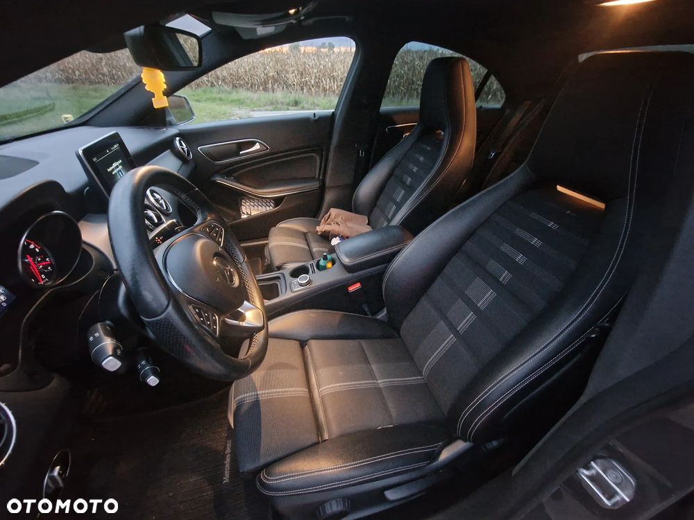 Mercedes-Benz CLA 200 7G-DCT AMG Line - 39