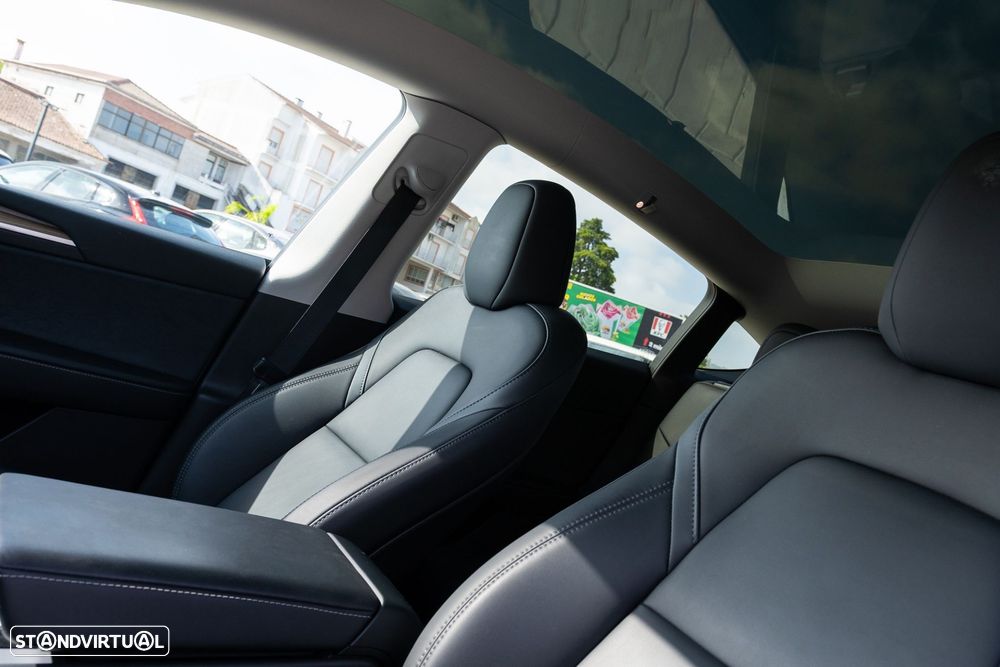 Tesla Model Y Long Range Dual Motor AWD - 16