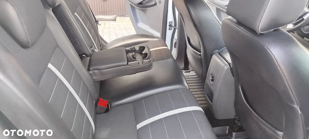 Ford Kuga - 8