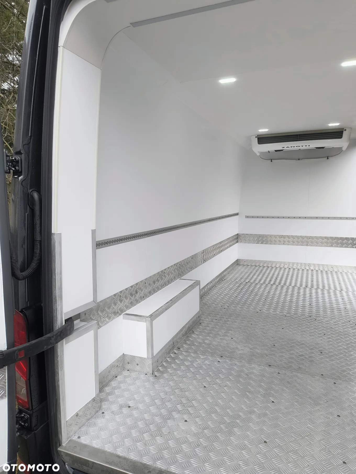 Zabudowa izotermiczna, chłodnicza Man TGE, Crafter chłodnia, agregat chłodniczy - 11