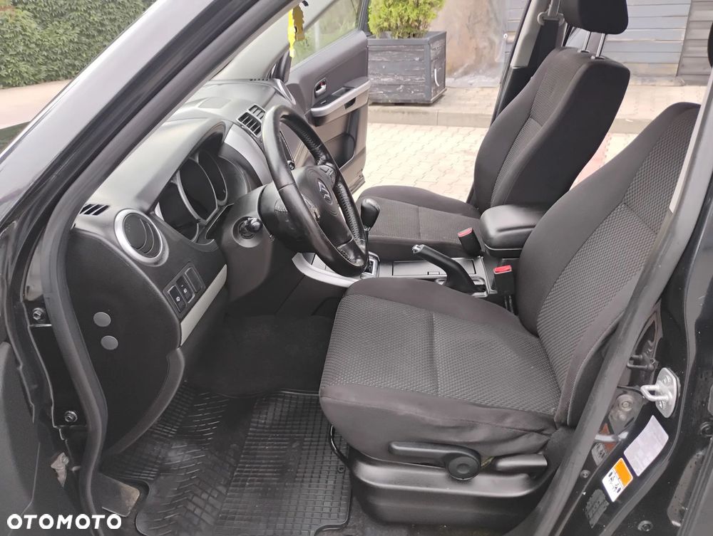Suzuki Grand Vitara 1.9 DDiS Comfort + DPF Family - 9