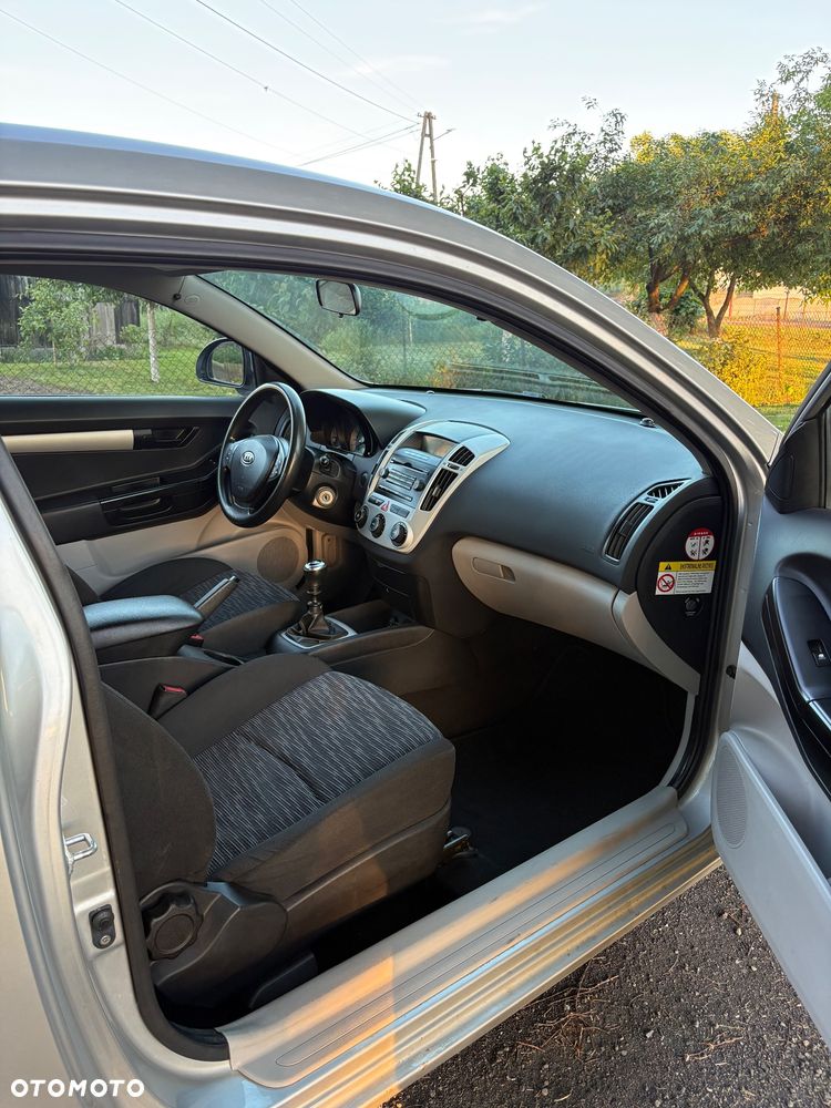 Kia Ceed 1.6 M - 10
