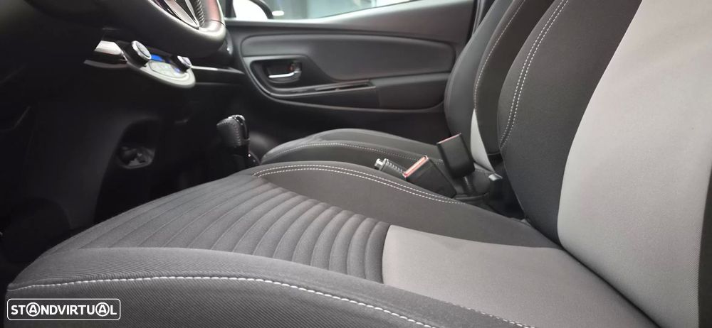 Toyota Yaris 1.5 HSD Comfort+P.Style - 12