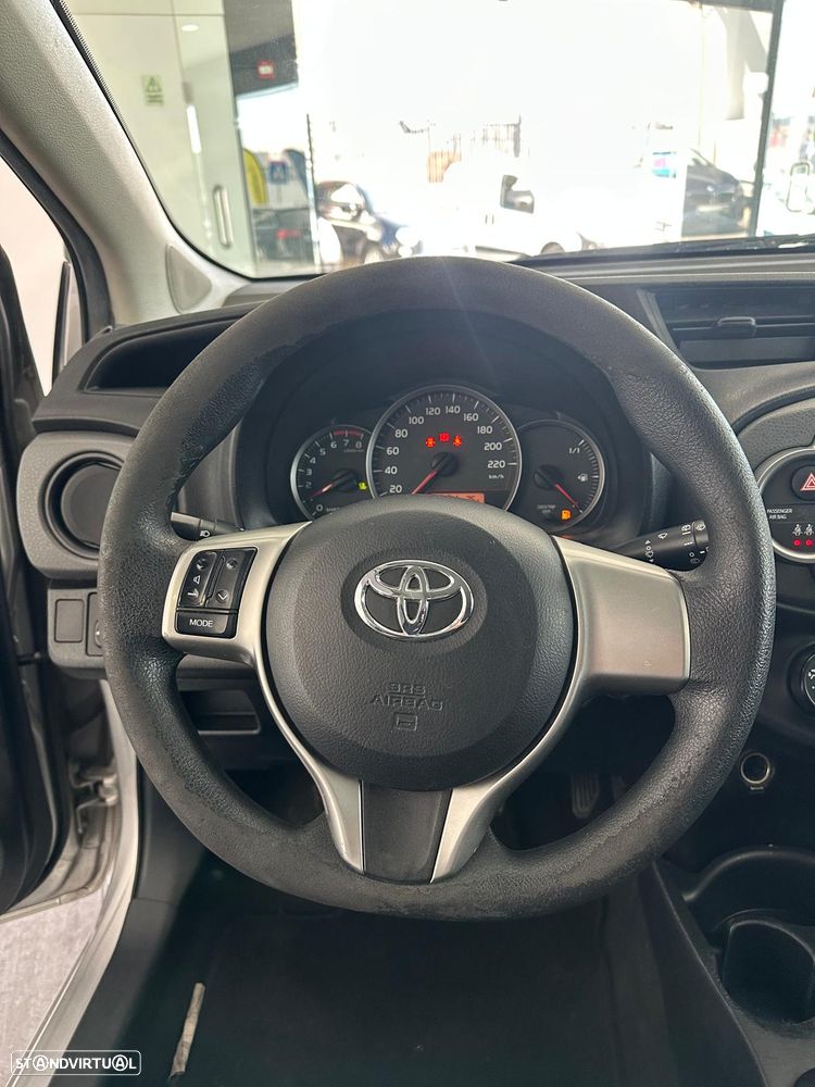 Toyota Yaris 1.0 VVT-i - 12
