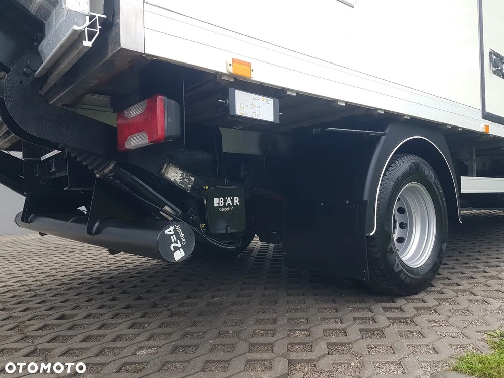 Iveco DAILY 70-180 WINDA 8EP KONTENER 4,39x2,20x2,20 IZOTERMA KLIMA 7TON BLIŹNIAKI - 23