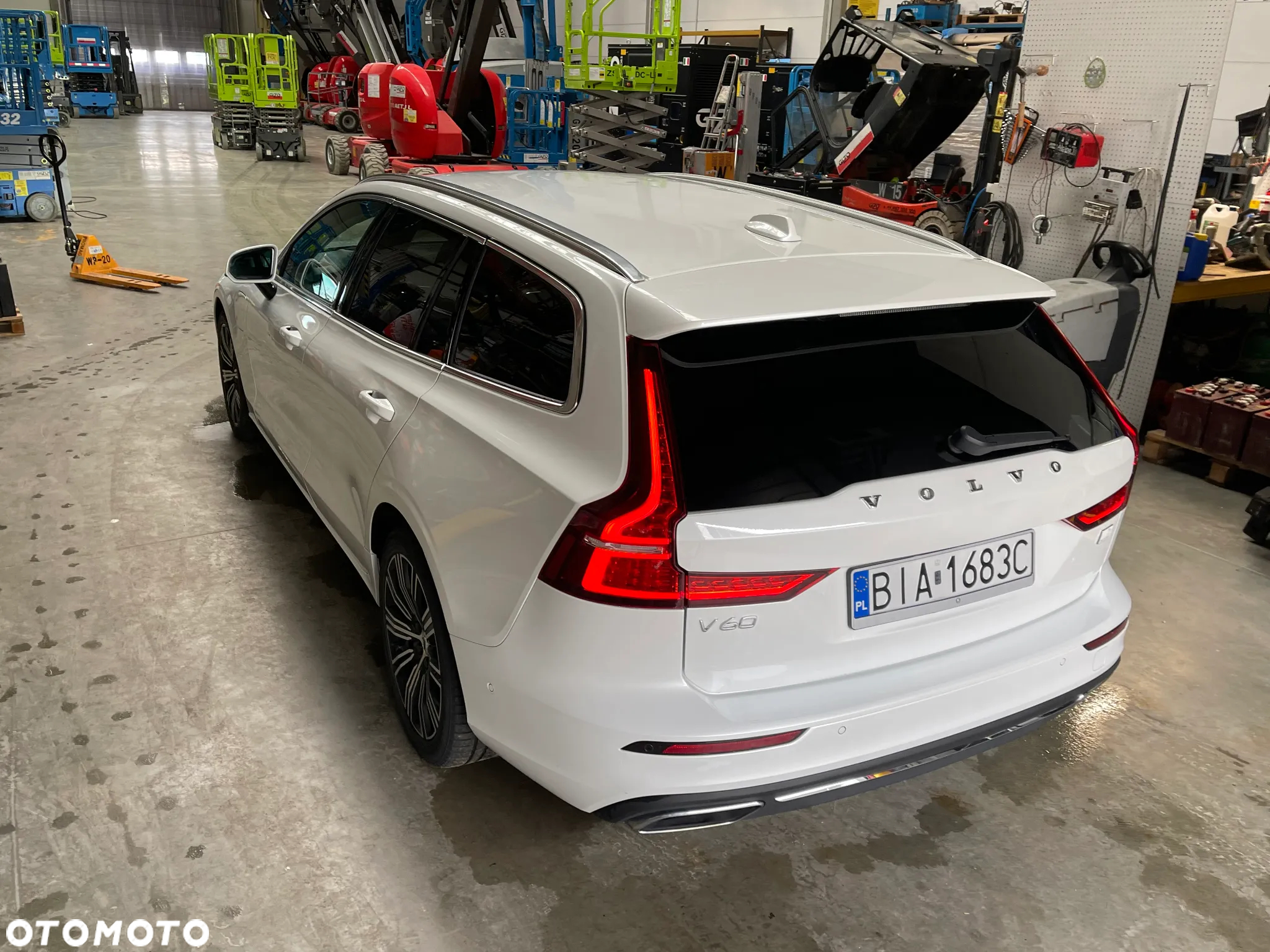 Volvo V60 T6 AWD Recharge Core - 4
