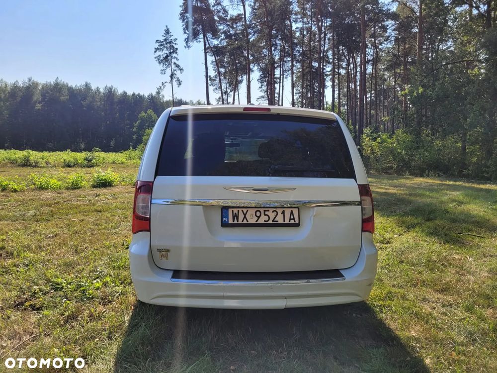 Chrysler Town & Country - 9