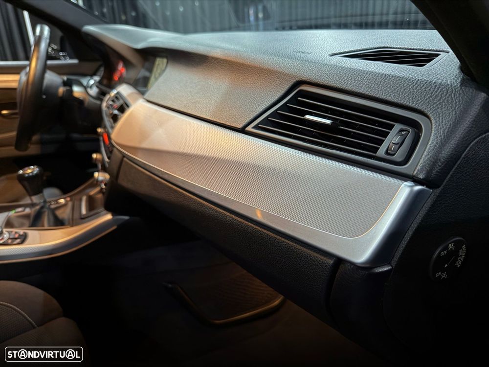 BMW 525 d Pack M - 32