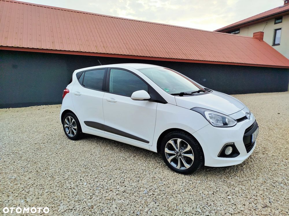 Hyundai i10 1.0 Fifa World Cup Edition - 10