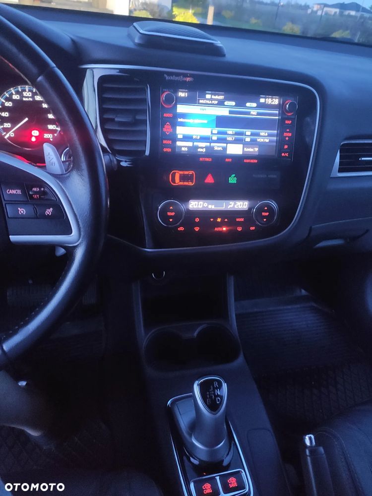 Mitsubishi Outlander Instyle NAVI + - 5