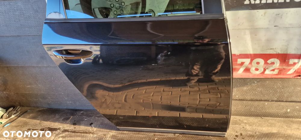 DRZWI PRAWY TYŁ VW PASSAT B7 KOMBI LC9X - 2