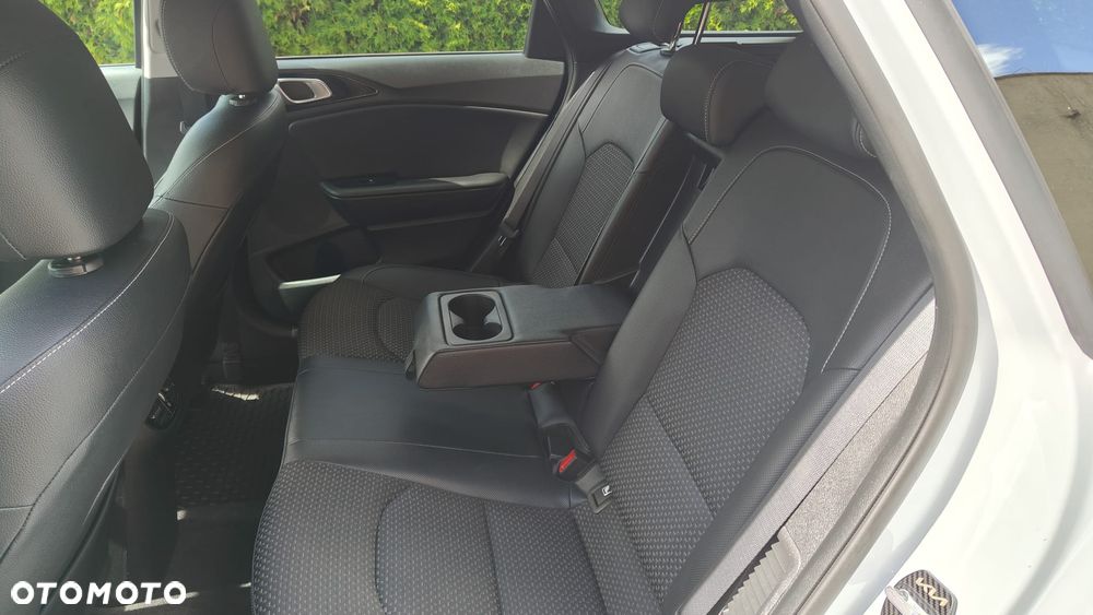 Kia Ceed 1.6 GDI PHEV Business Line DCT - 32