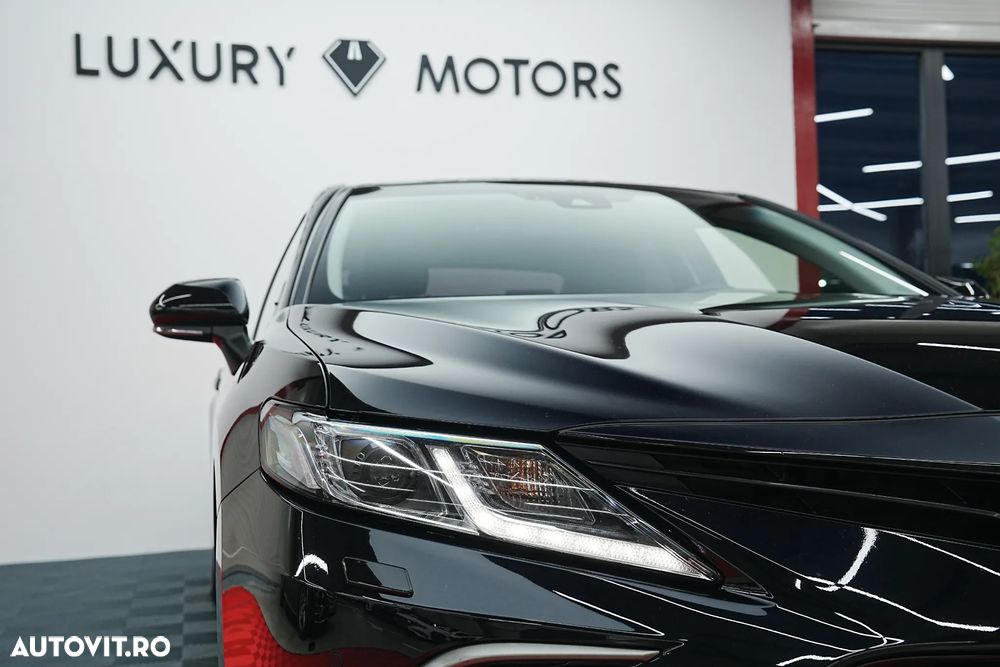 Toyota Camry Luxury - 19