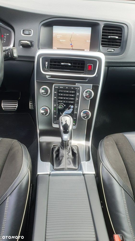 Volvo V60 D4 Geartronic R-Design - 20