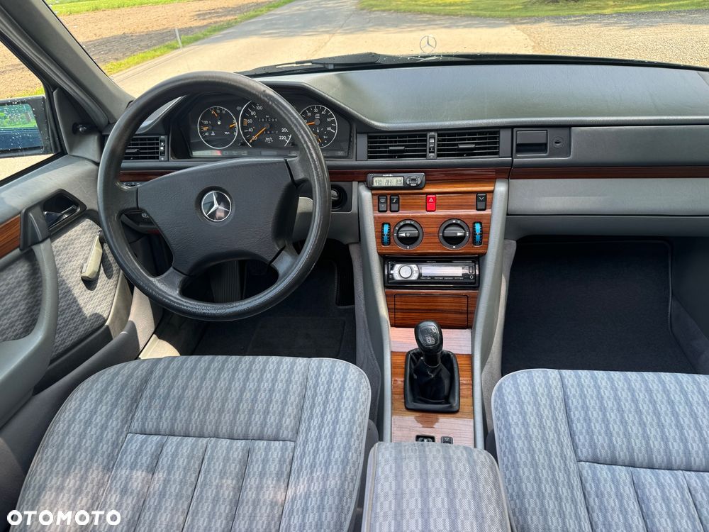 Mercedes-Benz W124 (1984-1993) - 14