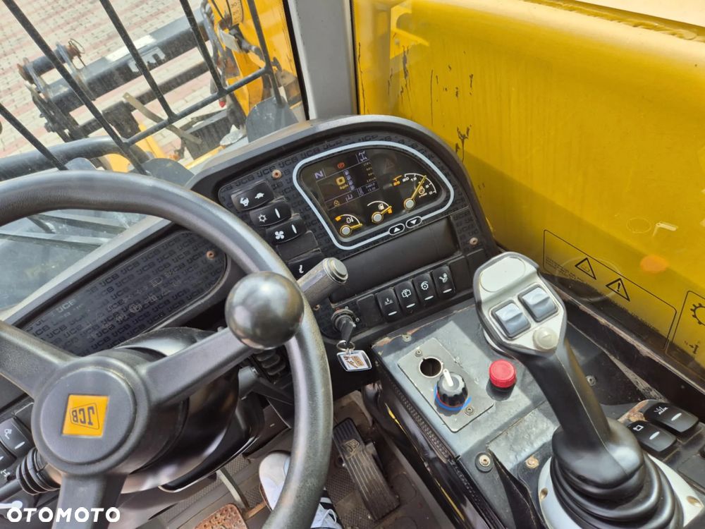 JCB 525-60 HiViz - 9