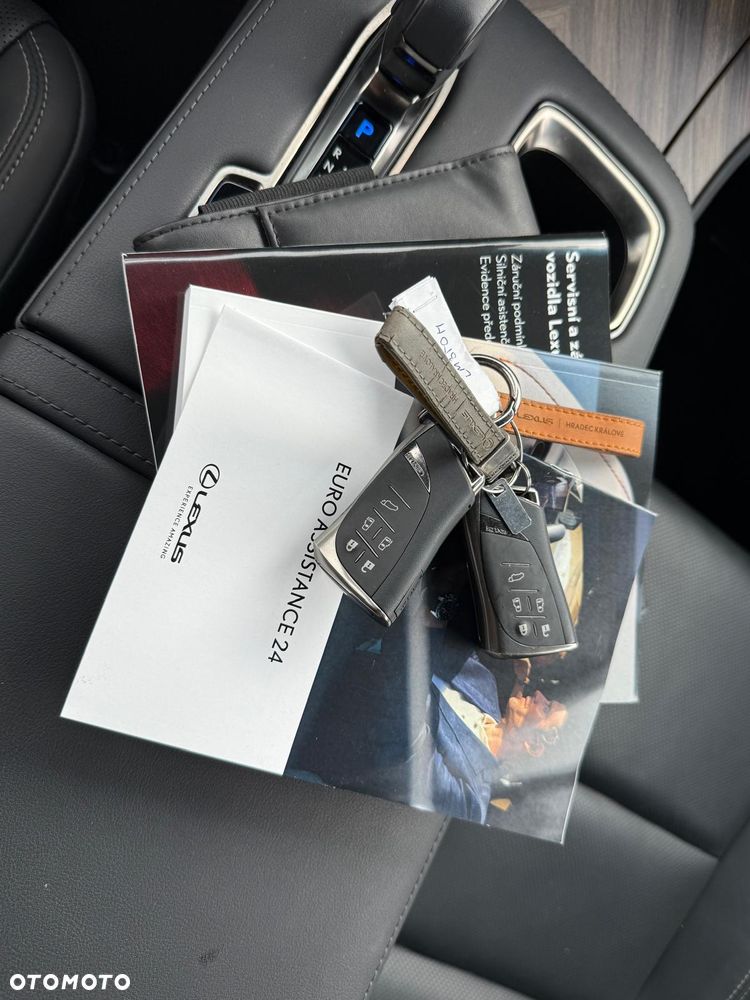 Lexus LM 350h Prestige - 34