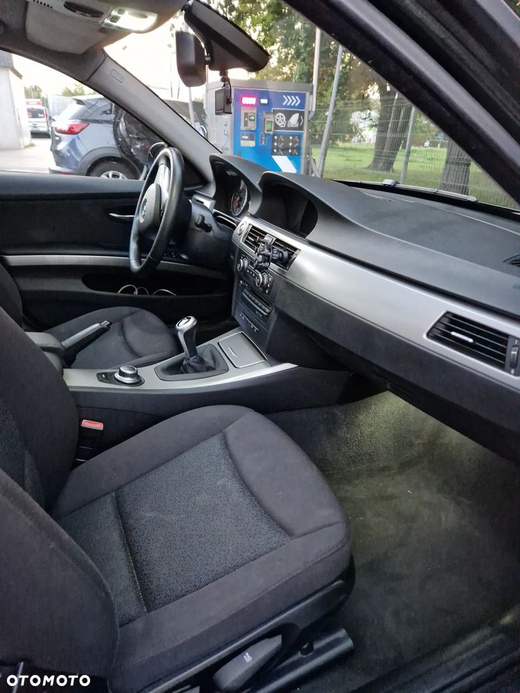 BMW Seria 3 318d - 10