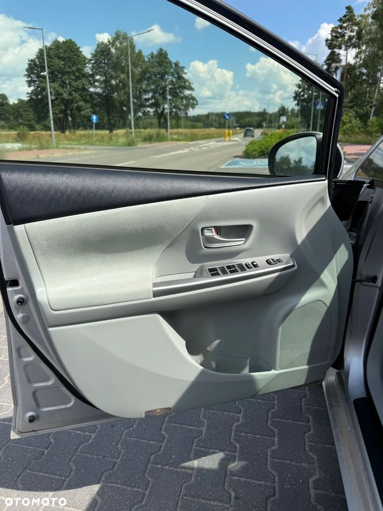 Toyota Prius+ (Hybrid) - 32