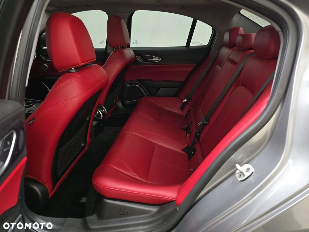 Alfa Romeo Giulia 2.0 Turbo Veloce Q4 - 10