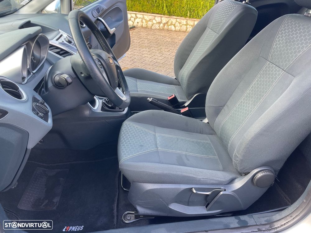 Ford Fiesta 1.25 Titanium - 24