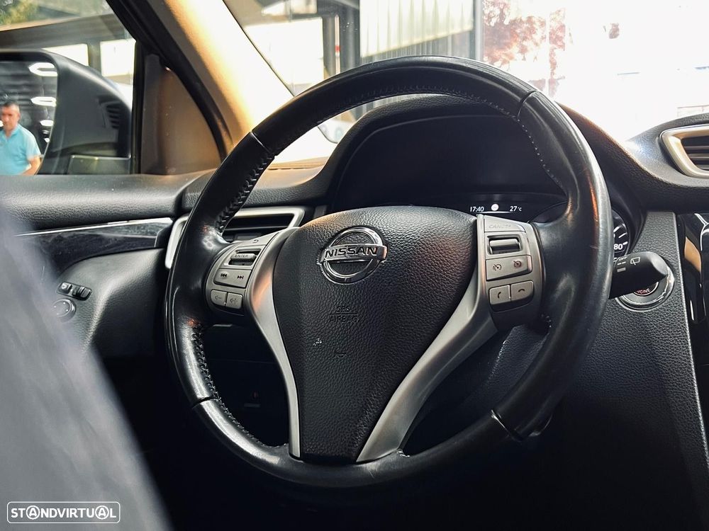 Nissan Qashqai 1.5 dCi N-Connecta 18 - 23