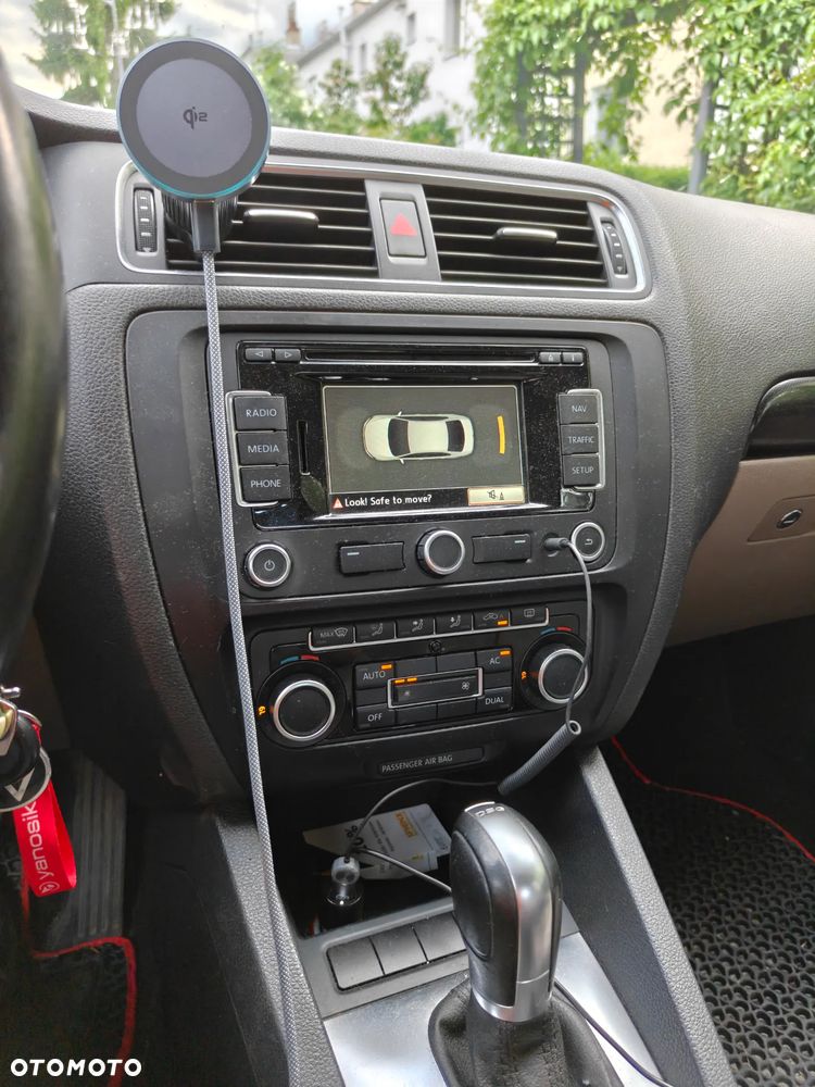 Volkswagen Jetta 1.6 TDI Comfortline DSG - 12