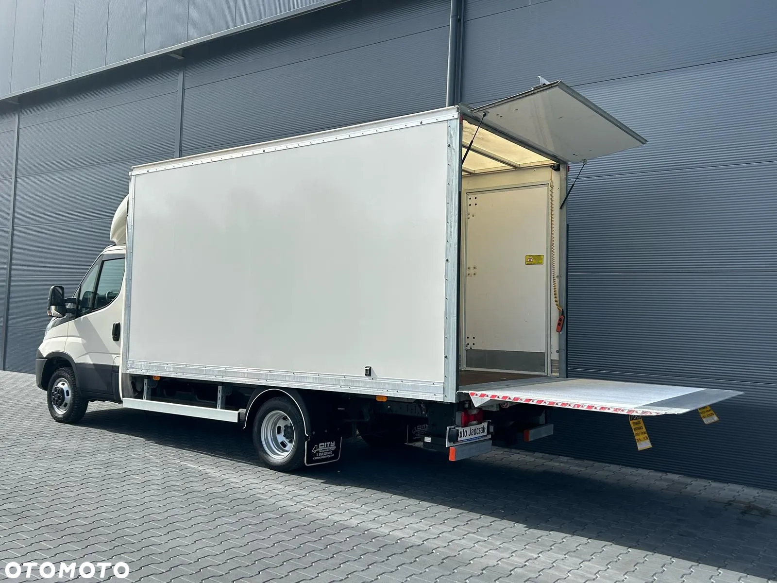 Iveco Daily 35C18 40C18 3.0 HPI Hi-Matic Kontener 8 palet + winda 750kg + drzwi boczne **Climatronic**Sprowadzony**2019R** - 6