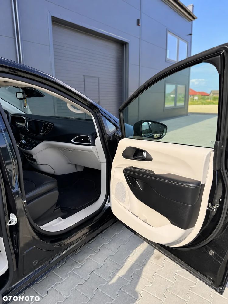 Chrysler Pacifica - 24