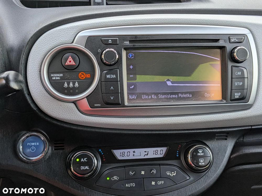 Toyota Yaris Hybrid 100 Premium - 20