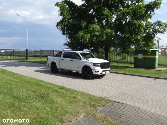 RAM 1500 Crew Cab Shortbed Bighorn - 9