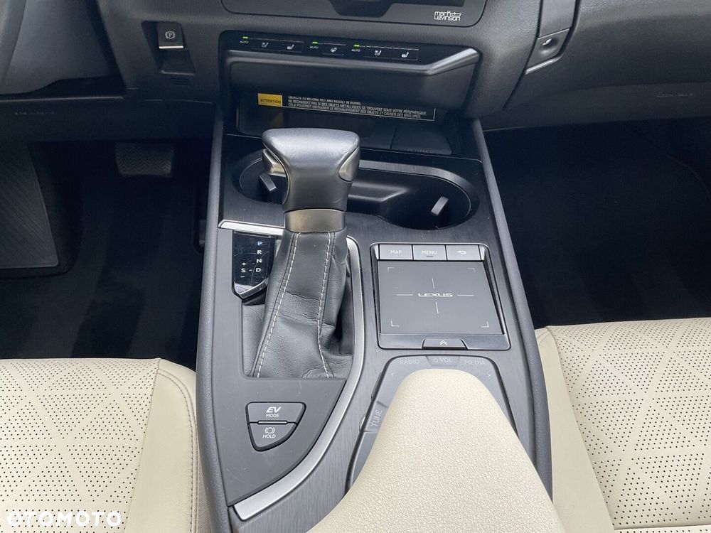 Lexus UX - 27